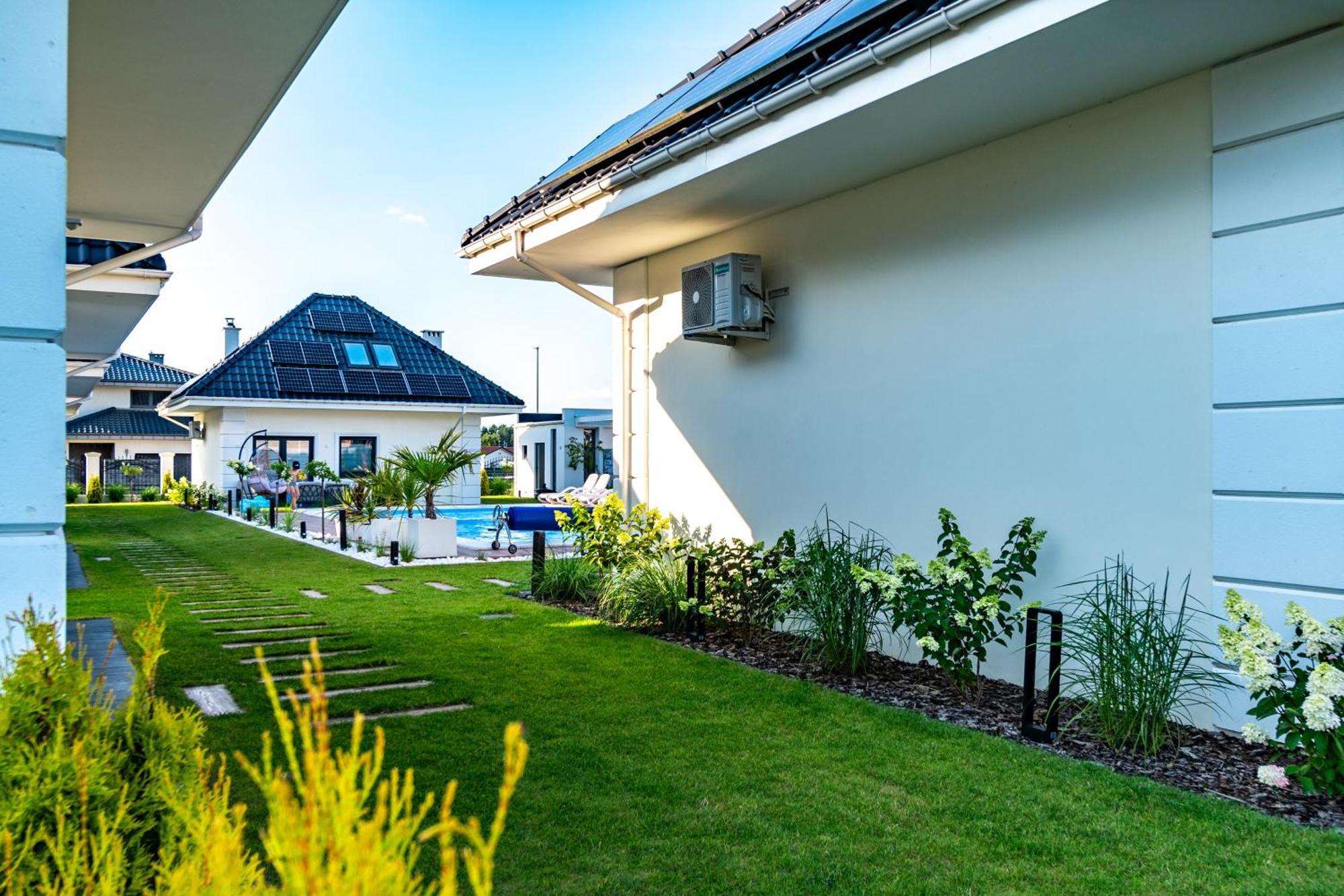 Family Resort Ustka - Domki Dwupoziomowe Z Basenem Eksteriør bilde