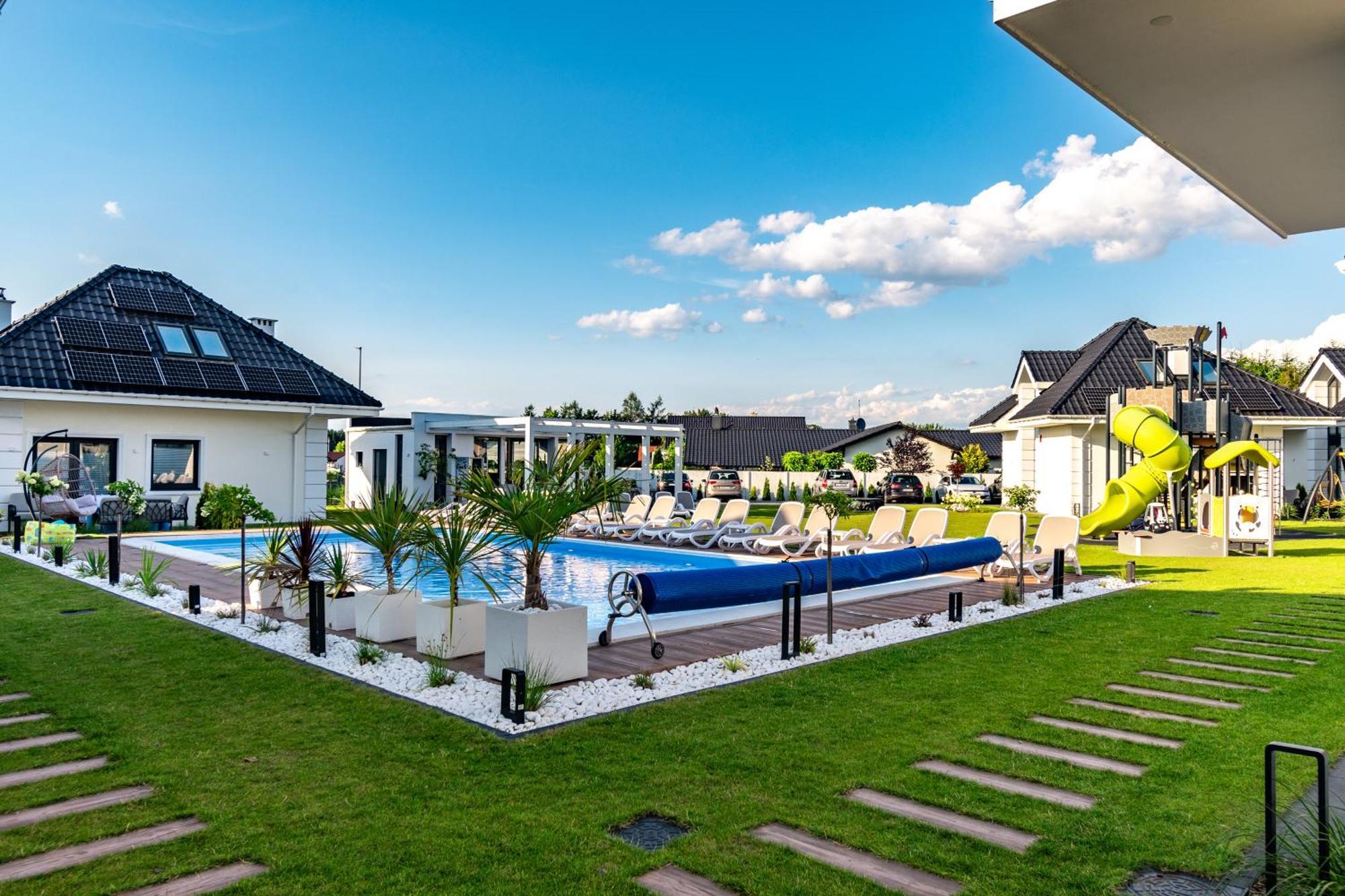 Family Resort Ustka - Domki Dwupoziomowe Z Basenem Eksteriør bilde