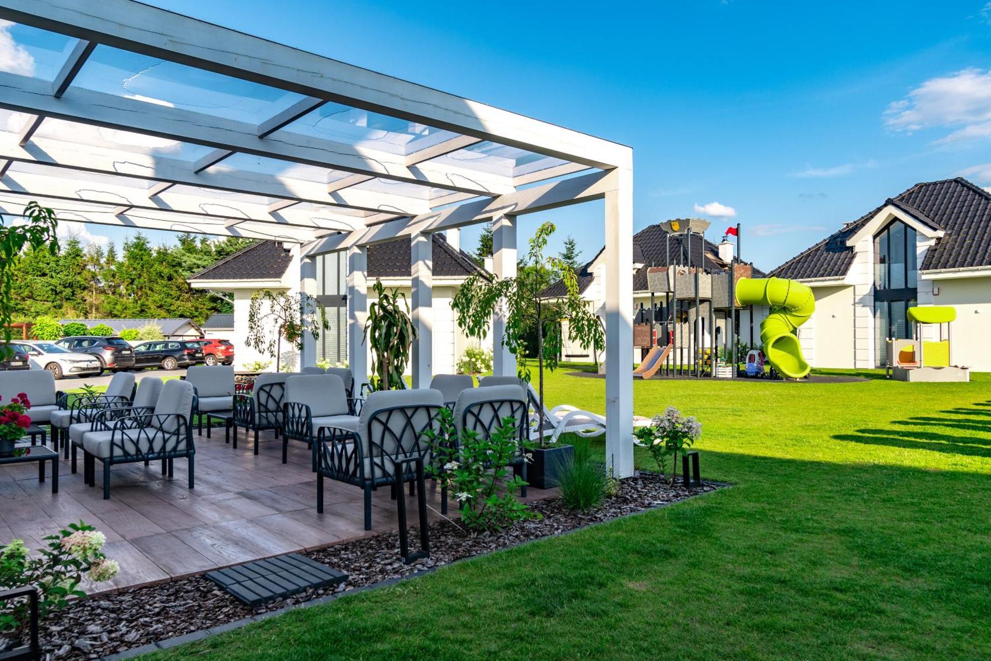 Family Resort Ustka - Domki Dwupoziomowe Z Basenem Eksteriør bilde